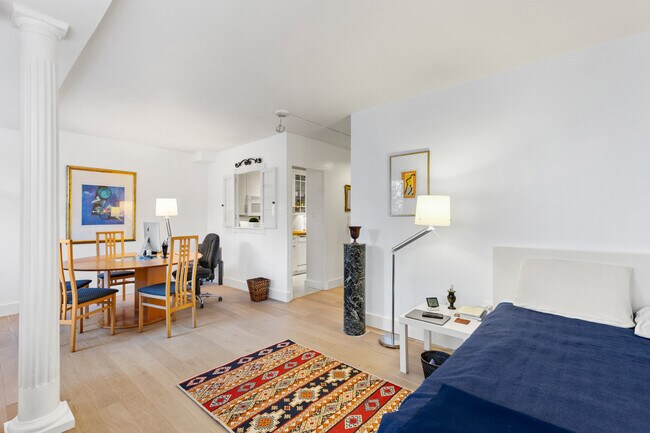 03 - Broad view from bedroom area - 002 - 4000 Tunlaw Rd NW