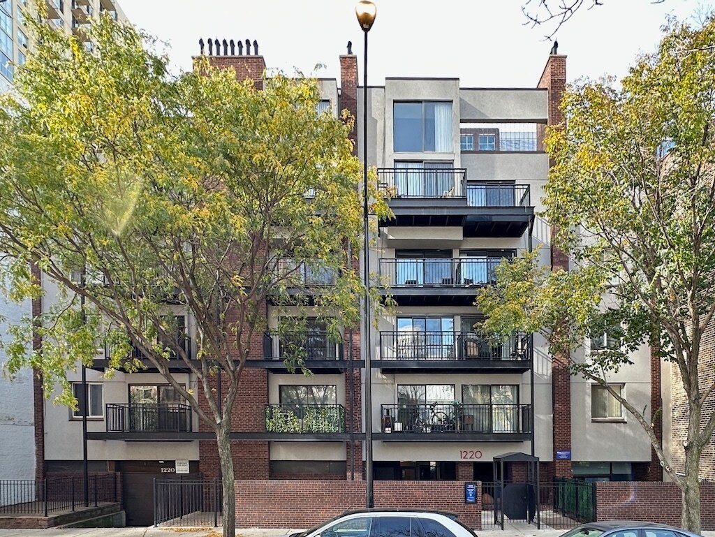 Foto principal - 1225 N LaSalle St