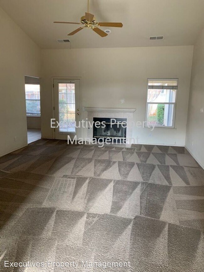 Building Photo - 3 br, 2 bath House - 739 Redwing Dr