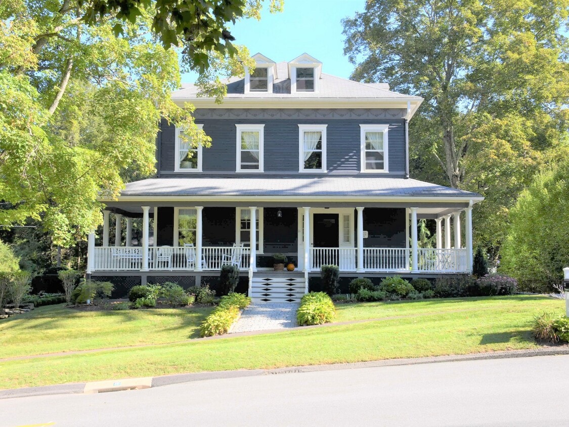 Primary Photo - 11 Pleasant St