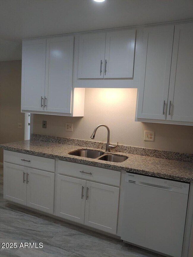 Foto del edificio - 17237 N 106th Ave