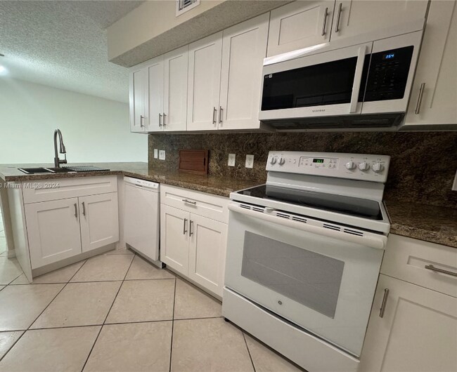 Foto del edificio - 165 NW 96th Terrace