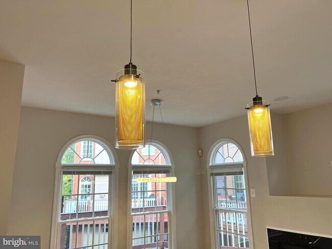 Foto del edificio - 729 N Vermont St