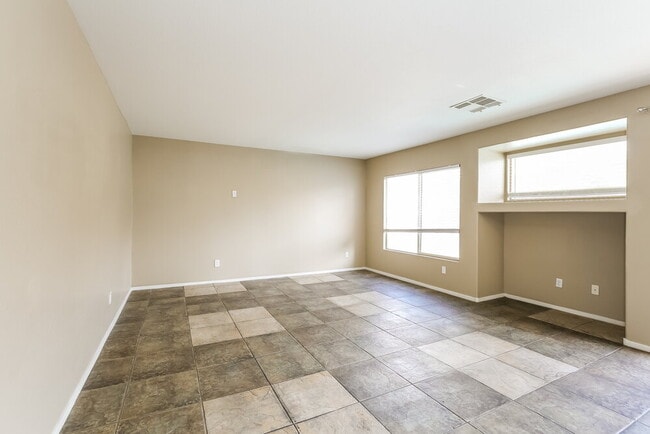 Building Photo - 3636 Beacon Point St