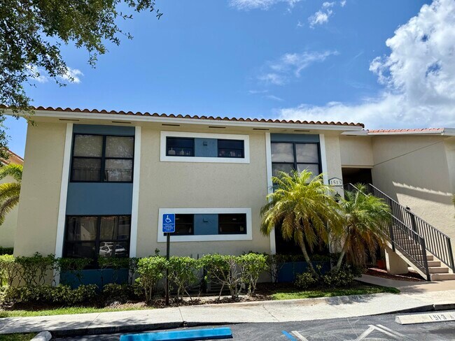 Foto del edificio - 1513 Lake Crystal Dr