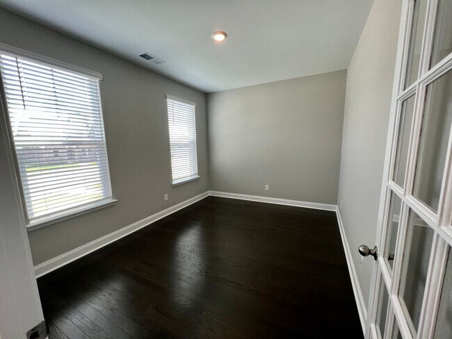 Foto del edificio - Half Off First Month's Rent! Beautiful 3 B...