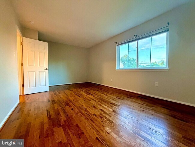 Foto del edificio - 12053 Hallandale Terrace