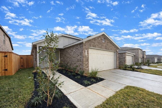 Building Photo - 16802 Old Wagon Wy