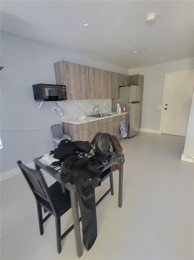 Building Photo - 15250 SW 154th Ave