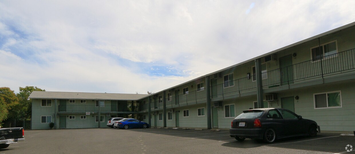 Foto del edificio - 462 Dorman Ave
