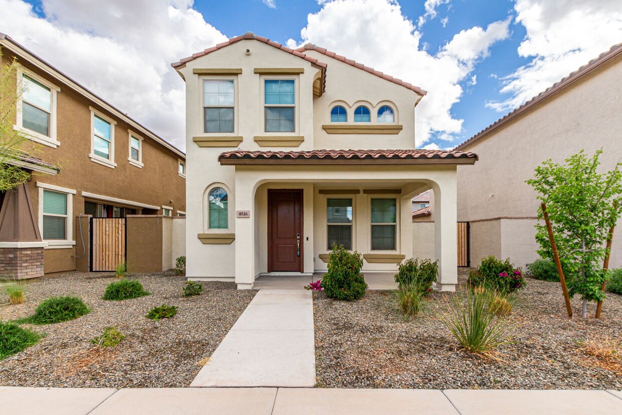 Foto principal - Beautiful home in Eastmark with 3 bedrooms...