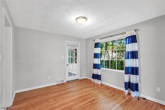 Foto del edificio - 1130 Haselton Rd