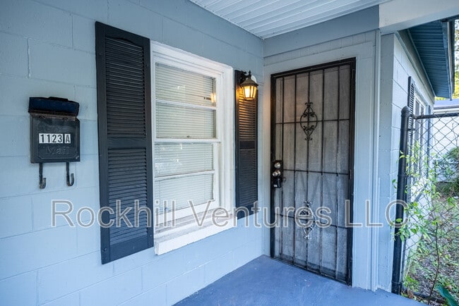 Foto del edificio - 1123 E 70th St