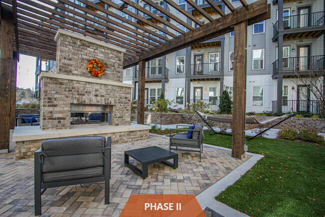 FASE II - Patio - Solstice Morningside Apartments