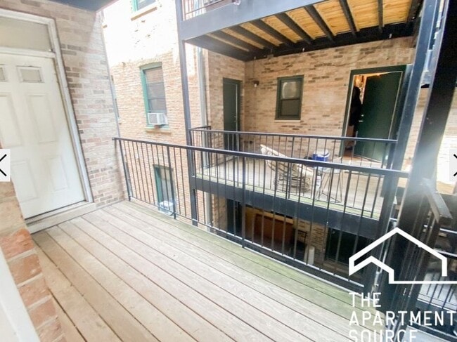 Building Photo - 853 W Cornelia Ave