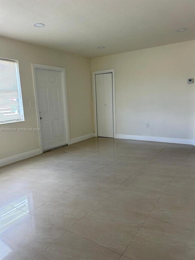 Foto del edificio - 3310 NW 171st St