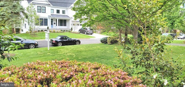 Building Photo - 1533 Sinclair Dr