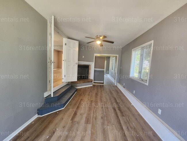 Building Photo - $1,050 - 3 bedroom / 1 bathroom - Single Family Home *COMING SOON*