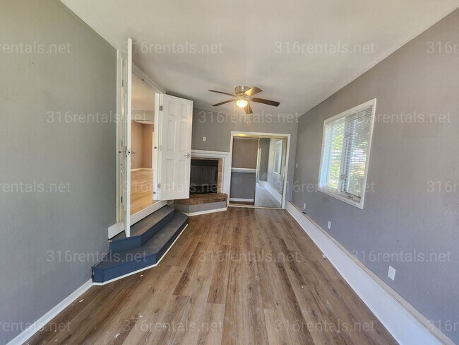 Foto del edificio - $1,050 - 3 bedroom / 1 bathroom - Single Family Home *COMING SOON*