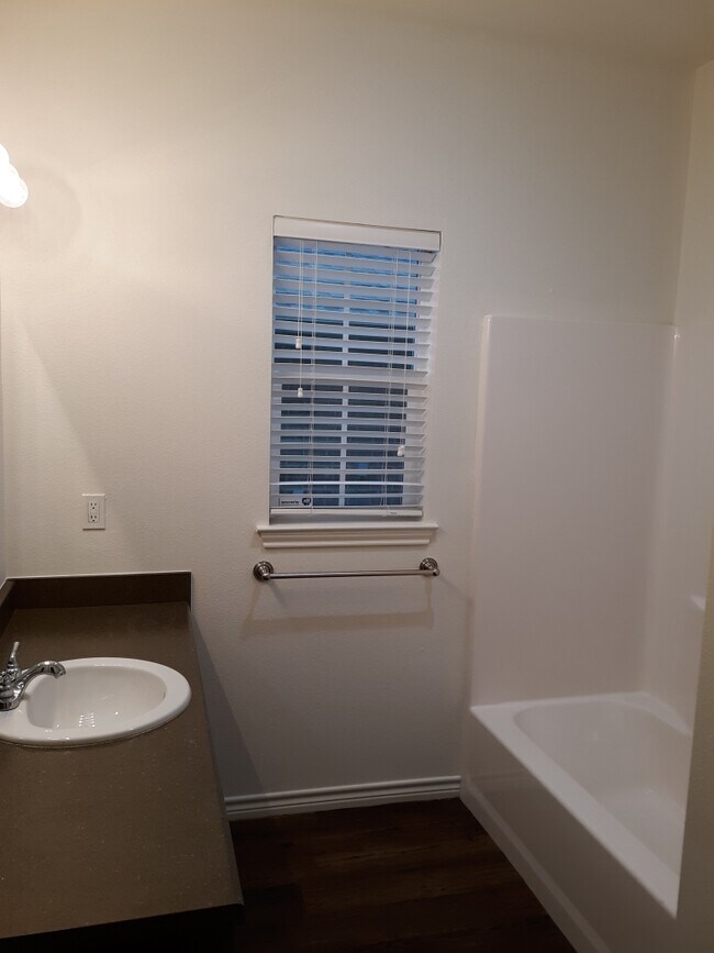 Foto del edificio - 4241 Castlegate Dr