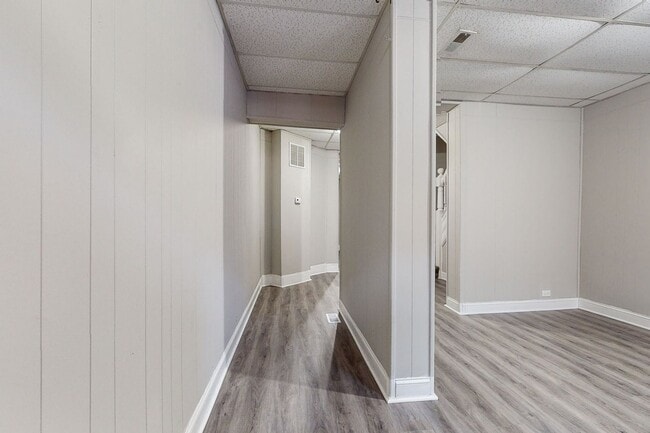 Building Photo - Rare 5BR 2BA home