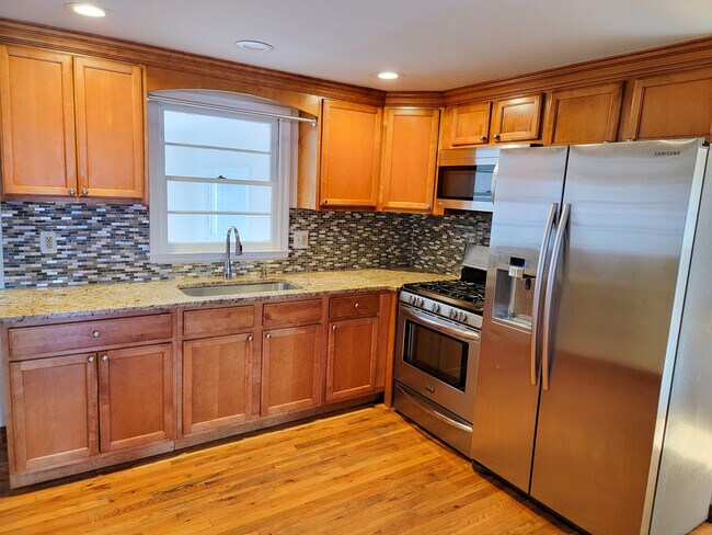 Building Photo - 59 Crocker Ave