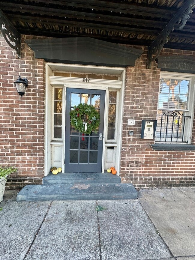 Building Photo - 217 Abercorn St