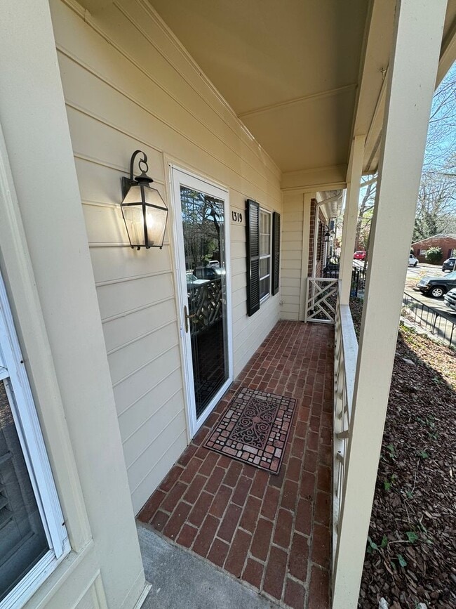 Foto del edificio - 3 BR 2 Bath Townhome