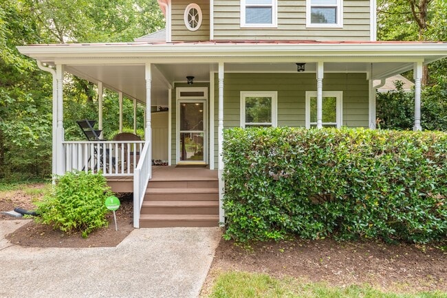 Building Photo - Available Late January! Stunning 3 bedroom home with fenced yard!