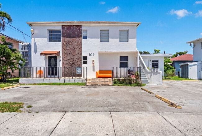 Photo - Little Havana 2BR | Assigned Parking | Water Included Apartment