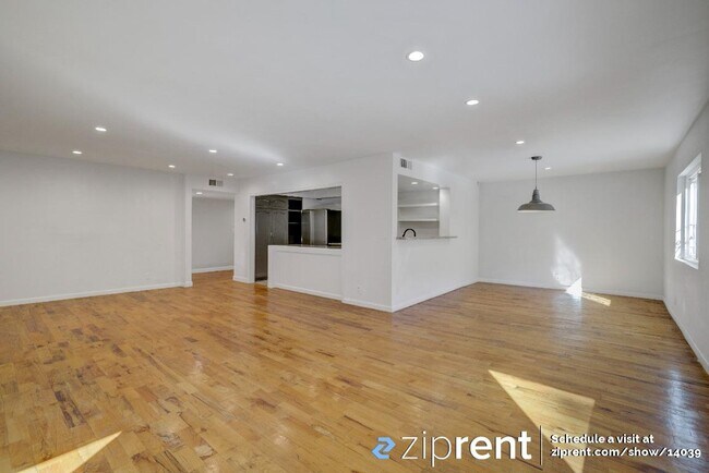 Building Photo - 6760 Hillpark Dr