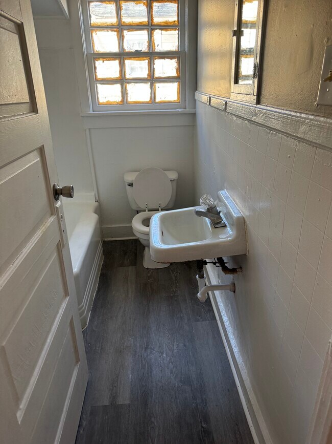 Building Photo - 2821 Gurnee Ave