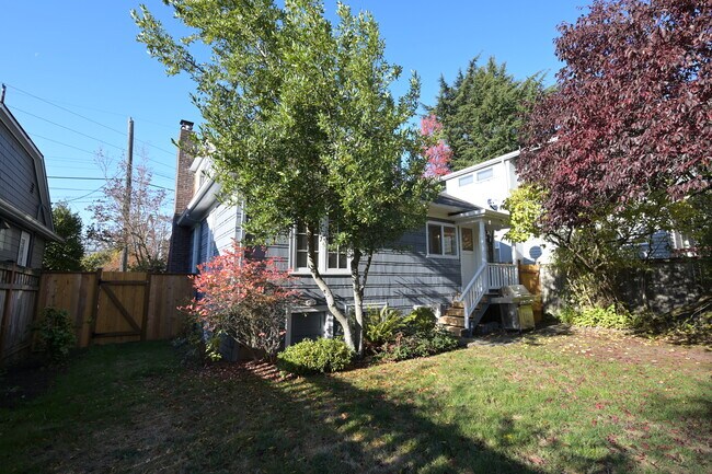 Building Photo - 7526 9th Ave NE