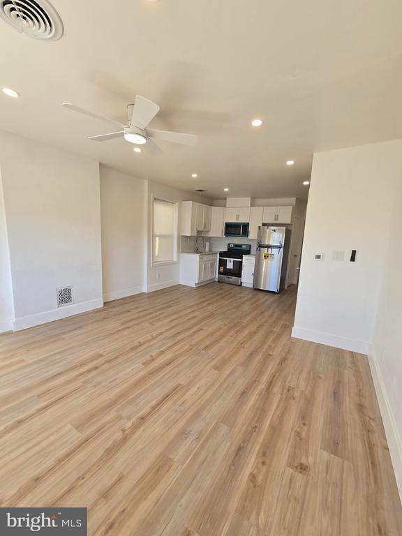 Foto del edificio - 5211 Ridge Ave