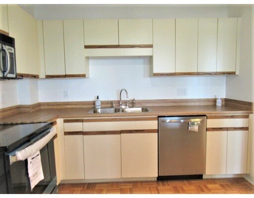 Primary Photo - 100 Cove Way