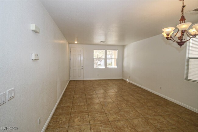 Building Photo - 132 Cadrow Castle Ct