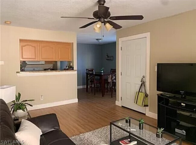 Foto del edificio - 2835 Winkler Ave