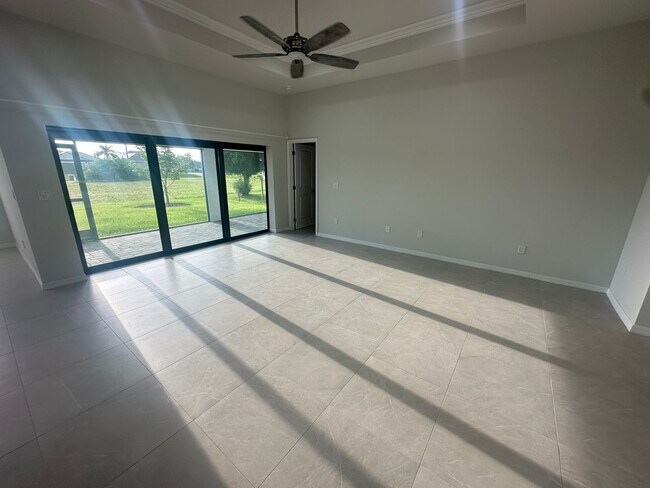 Foto del edificio - Available Now- 3 Bedrooms + Den - 2 Bathro...