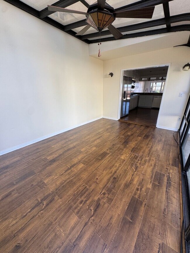 Foto del edificio - Scenic Cul-de-Sac Living with Stunning Mountain Views