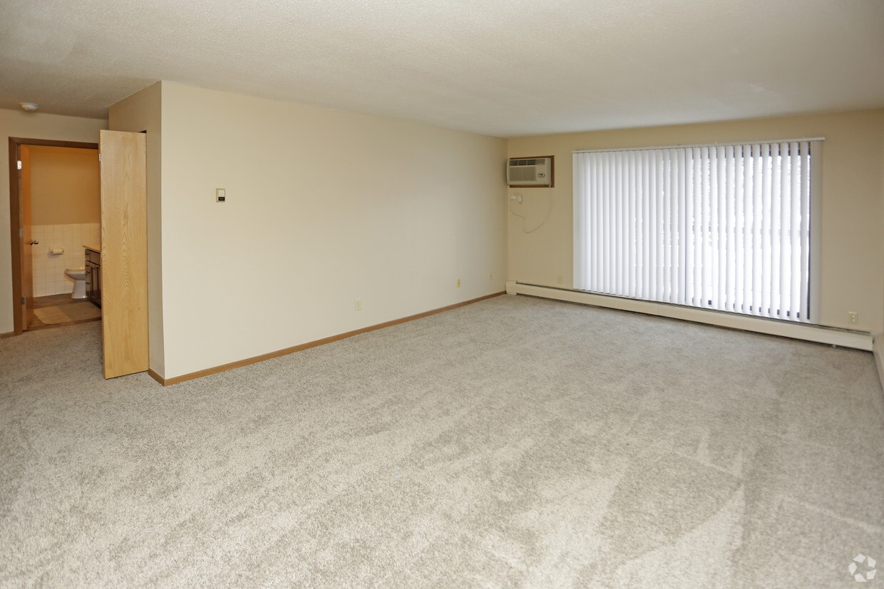 Dellwood Estates Apartments in Anoka, MN