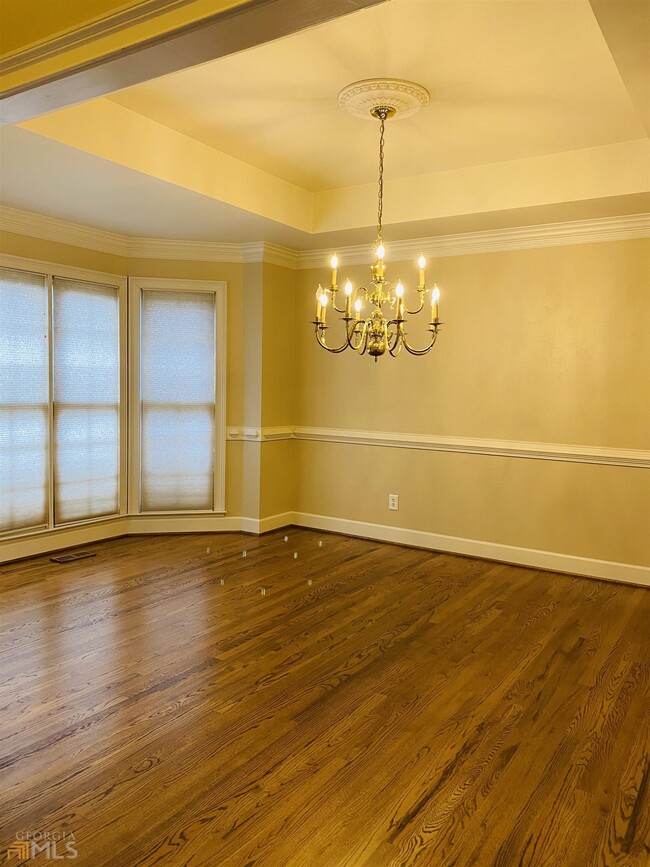 Building Photo - 631 Bellenden Dr