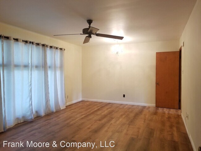 Building Photo - 3 br, 1.5 bath House - 8514 Lyn Avenue