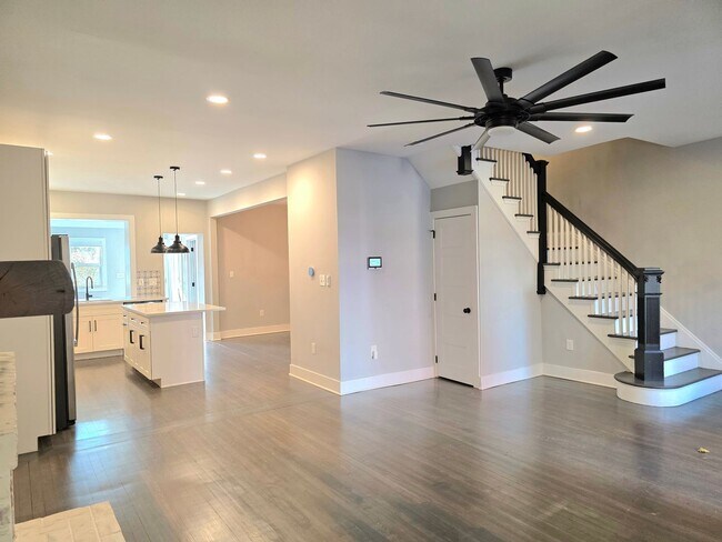 Foto del edificio - Gorgeous one of a kind 5 bedroom home fully updated