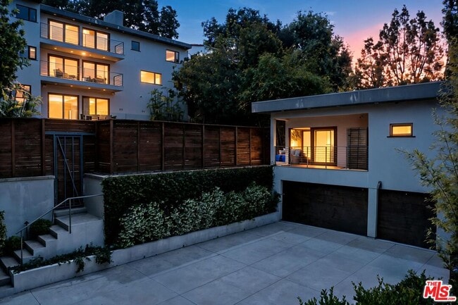 Building Photo - 2035 De Mille Dr