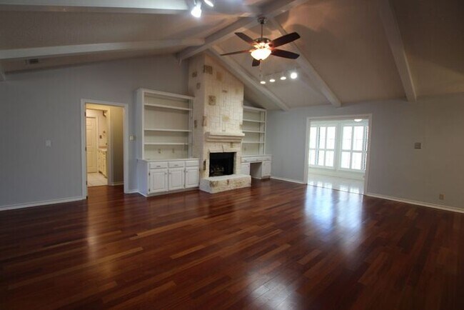 Foto del edificio - 311 Amberwood Cir