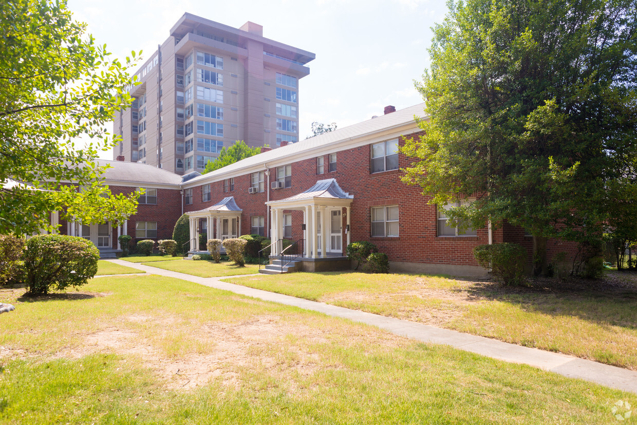 Foto del edificio - Camellia - Magnolia Gardens Apartments