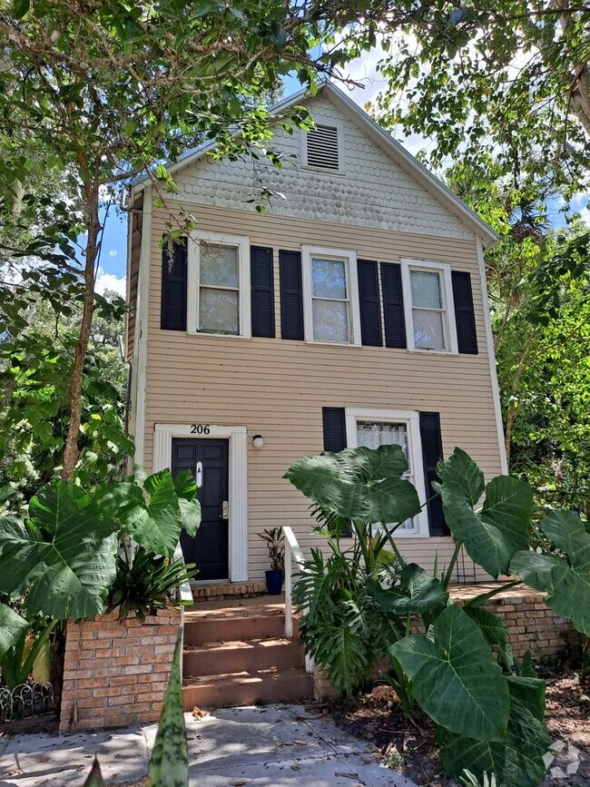 Building Photo - 206 E Howry Ave