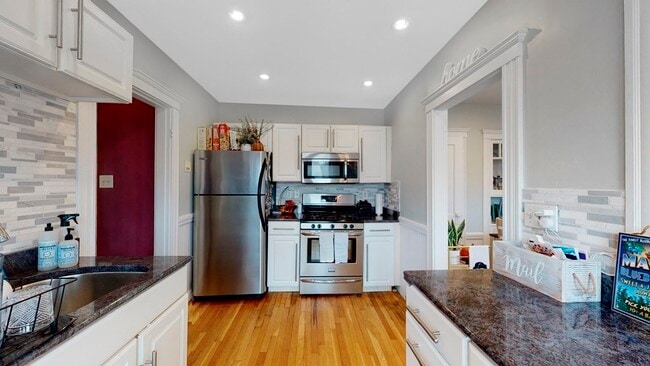 Building Photo - 304 Lamartine St