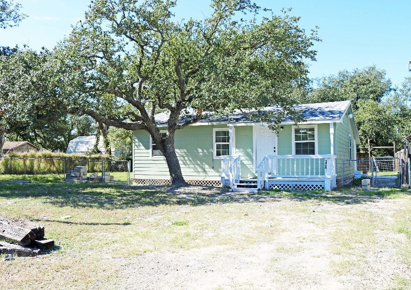 Primary Photo - 619 N Terry St