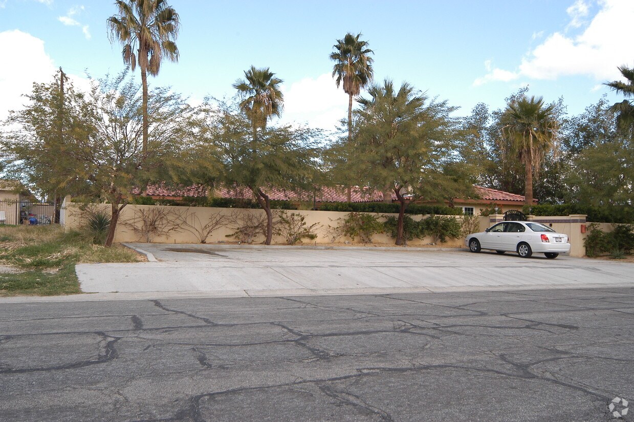 Building Photo - 520 Chuckwalla Rd